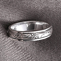 Sterling silver spinner ring, 'Spinning Leaves' - Sterling Silver Spinner Ring with Leaf Motifs from India