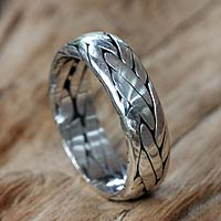 Bandring aus Sterlingsilber, „Singaraja Weave“ – Unisex-Ring aus geflochtenem Sterlingsilber aus Bali
