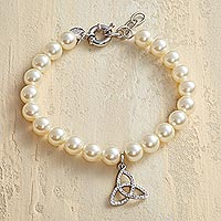 Pulsera con dije de perlas de cristal Swarovski, 'Eternal Trinity' - Pulsera Trinity Knot Pearl con cristales Swarovski