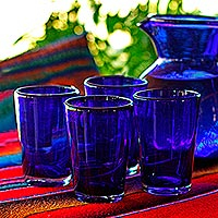 Vasos para beber, 'Cobalt Angles' (juego de 5) - Vaso de vidrio reciclado soplado a mano (juego de 5) Azul