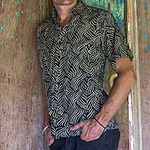 Camisa de manga corta con botones de batik de algodón para hombre, 'Bedeg'