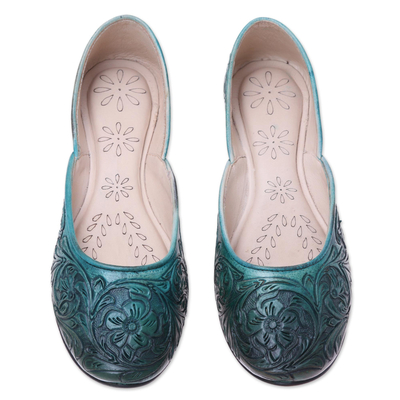 Jutti-Schuhe aus Leder - Jutti-Schuhe aus floralem Leder in Viridian aus Indien