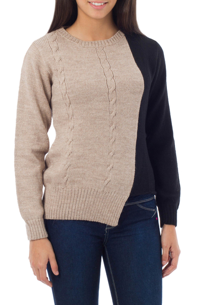 Jersey en mezcla de alpaca, 'Elegancia asimétrica' - Suéter tejido de mezcla de alpaca de Perú en beige y negro