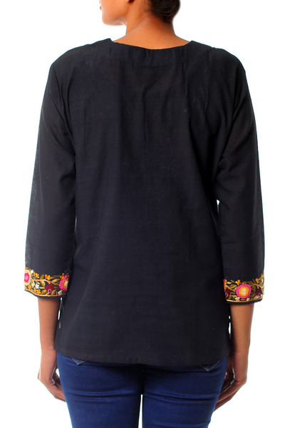 Blusa de algodón - Túnica negra de algodón con bordado floral tejido a mano