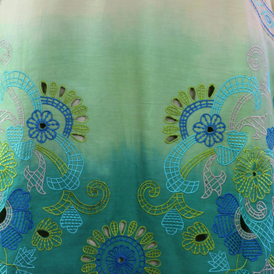 Falda de algodón, 'Seaside Garden' - Falda bordada forrada en verde y turquesa con bolsillos
