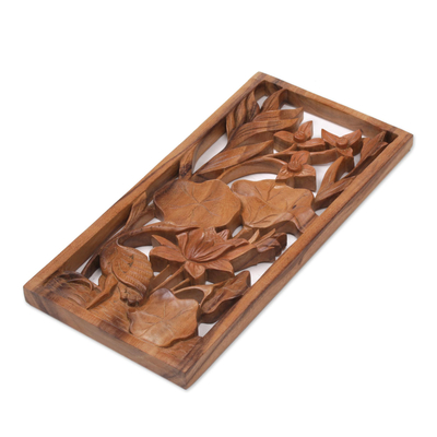 Holzwandpaneel „Heron Pond“ – Wandreliefpaneel mit Reiherlilien und Lotus aus handgeschnitztem Holz