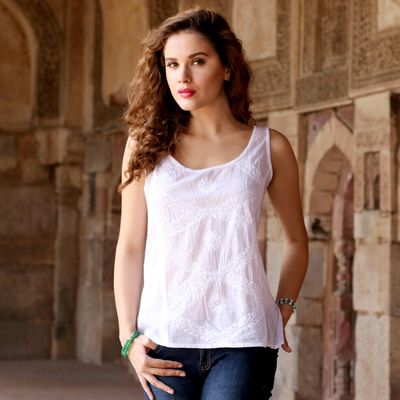 Blusa de algodón sin mangas, 'Morning in Mumbai' - Blusa blanca sin mangas 100% algodón bordada a mano