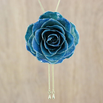 Lariat-Halskette aus vergoldeter Naturrose - Blaue natürliche Rose an einer vergoldeten Lariat-Halskette