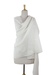 Mantón de mezcla de algodón y seda, 'Lucknow Garden in White' - Chal de mezcla de seda y algodón transparente en blanco con bordado a mano