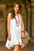 Baumwoll-Sommerkleid, „Florid Fun“ – Weißes, ärmelloses Baumwoll-Sommerkleid aus Indien