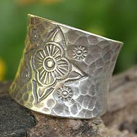 Sterling silver band ring, 'Flower Compass' - Artisan Crafted Floral Sterling Silver Band Ring