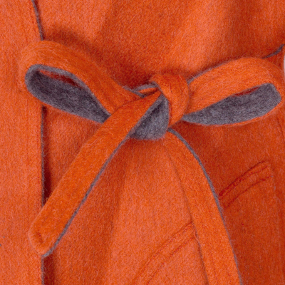 wendemantel aus 100 % Baby-Alpaka-Wolle in Orange und Grau