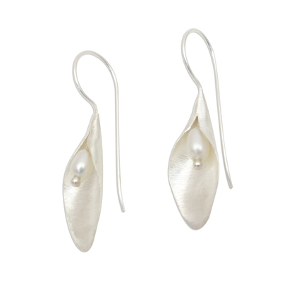 Aretes colgantes de perlas cultivadas - Aretes colgantes modernos de perlas cultivadas de Bali