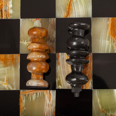 Schachspiel aus Marmor - Schachspiel aus braunem und schwarzem Marmor, hergestellt in Mexiko