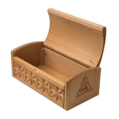 Caja decorativa de madera de haya. - Caja decorativa de madera de haya tallada a mano.