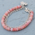 Armband aus Opalperlen - Kleeblatt-Charm an rosafarbenem Opal-Perlenarmband mit 925er Silber