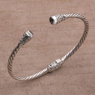 Brazalete de topacio azul - Brazalete de topacio azul y plata esterlina de Bali