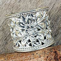 Anillo de flores de plata de ley, 'Mae Ping Jasmine' - Anillo floral de plata de ley de Tailandia