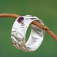 anillo de piedra granate - Anillo moderno de granate de plata de ley con una sola piedra.