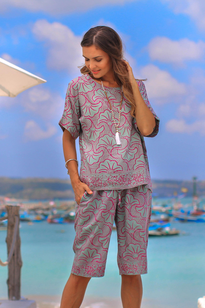 Rayon-Batik-Shorts, „Gingko Leaf“ – Batik-Rayon-Kimono-Jacke in Mint und Magenta aus Bali