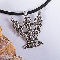 Halskette mit Anhänger aus Sterlingsilber, „Nopalera“ – Halskette mit Feigenkaktus-Anhänger aus Sterlingsilber aus Mexiko