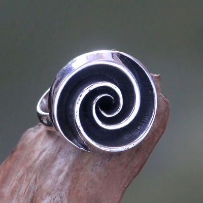 Anillo de cóctel de plata de ley, 'Sea Spiral' - Anillo con motivo de concha de plata de ley hecho a mano