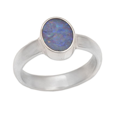 Opal-Solitärring, „Intensity“ – handgefertigter Ring aus Sterlingsilber und Opal