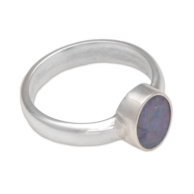 Opal-Solitärring, „Intensity“ – handgefertigter Ring aus Sterlingsilber und Opal