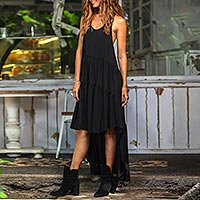 Vestido veraniego de rayón alto y bajo, 'Black Beauty' - Vestido veraniego alto y bajo de rayón largo con espalda cruzada de Bali