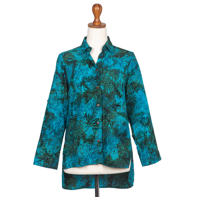 Hi-Low-Bluse aus Batik-Rayon - Langärmeliges, blaugrünes Hi-Low-Knopfhemd aus Viskose-Batik