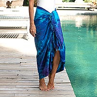 Batik-Sarong aus Rayon, „Sea Glass“ – Batik-Sarong aus Rayon in verschiedenen Blau- und Lilatönen