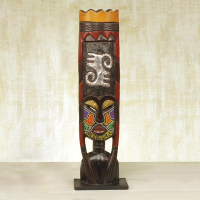 Máscara de madera africana, 'Rostro de valentía' - Máscara africana de madera de sesé con cuentas de cristal de Ghana