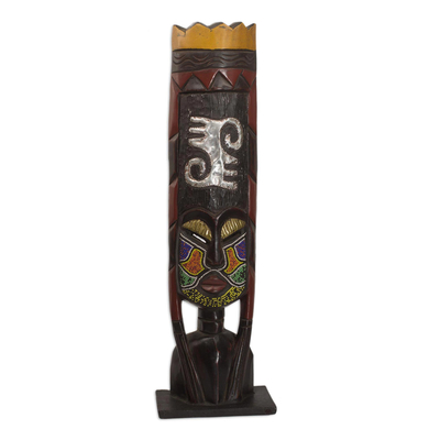 Máscara de madera africana, 'Rostro de valentía' - Máscara africana de madera de sesé con cuentas de cristal de Ghana