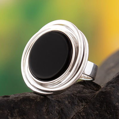 Onyx cocktail ring, 'Spectacular in Black' - Peruvian Textured Silver and Onyx Statement Ring