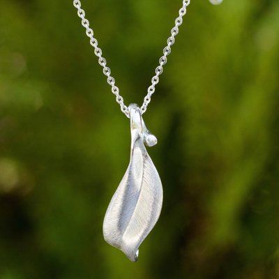 Sterling silver pendant necklace, 'Solitary Leaf' - Thai Artisan Crafted Leaf Theme Silver 925 Necklace