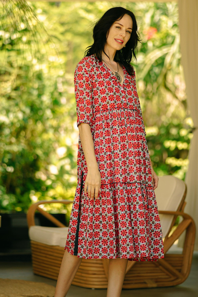 Kleid mit Baumwolldruck, „Modern Tradition“ – abgestuftes Baumwollkleid mit modernem Blumenmuster