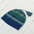 Strickmütze aus 100 % Alpaka, „Inca Skies“ – Blau- und Grüntöne. Strickmütze aus 100 % Alpaka mit Quaste