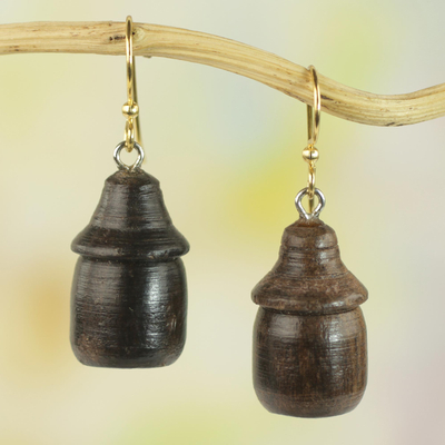 Holz-Ohrhänger, „Village Huts“ – handgefertigte Sese-Holz-Ohrringe in Hüttenform aus Ghana