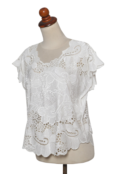 Top de manga corta de rayón, 'Rose Mallow in White' - Top de rayón bordado y calado floral blanco sobre blanco