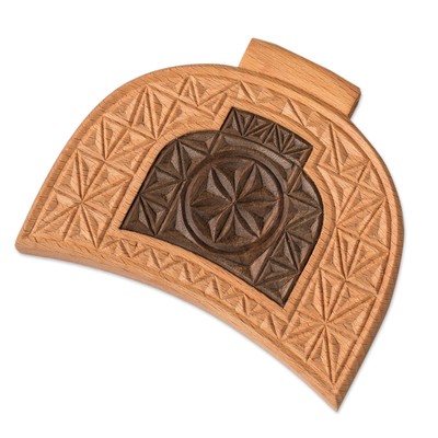 Acento decorativo de pared de madera. - Amuleto de madera armenia tallada a mano y acento para el hogar