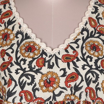 Blusa de algodón de manga corta, 'Paisley Symphony' - Top de algodón con cuello en V y estampado floral de Paisley con ribete de crochet