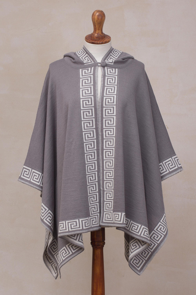 kimono-Ruana aus 100 % Alpaka mit Kapuze, „Inca Grey“ – Ruana aus peruanischer Alpakawolle mit Muster im Kimono-Stil