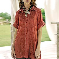 Camisa larga de algodón bordada, 'Chikan Chic' - Camisa de algodón terracota floral bordada