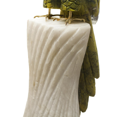 Gemstone sculpture, 'Jungle Queen' - Hand-Carved Gemstone Parrot Sculpture From Peru