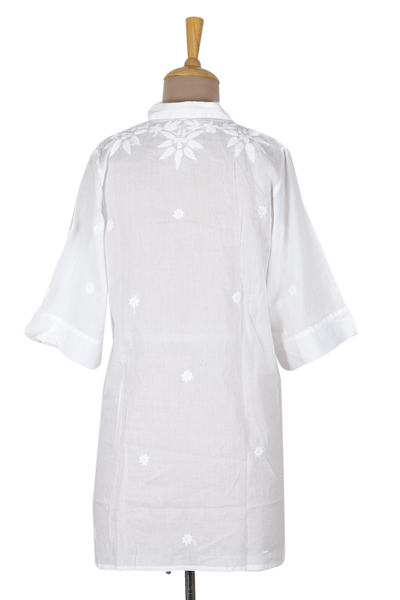 Bestickte Baumwollbluse - Chikankari-Bluse mit bestickter weißer Knopfleiste vorne
