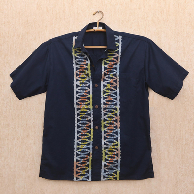 Batik-Baumwoll-Herrenhemd, „Batik Boat“ – handwerklich gefertigtes, kurzärmliges Herren-Batikhemd mit Knopfleiste