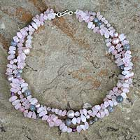 Collar de perlas y cuarzo rosa, 'Spun Sugar' - Gargantilla de Cuarzo Rosa y Perla