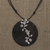 Holz-Anhänger-Halskette, „Pine Blossoms“ – brasilianische Blumen-Halskette mit Holz- und Leder-Anhänger