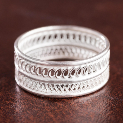 Sterling silver filigree band ring, 'Attractive Form' - Patterned Sterling Silver Filigree Band Ring from Peru