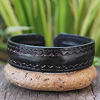 Men's leather cuff bracelet, 'Casual Black Thai'